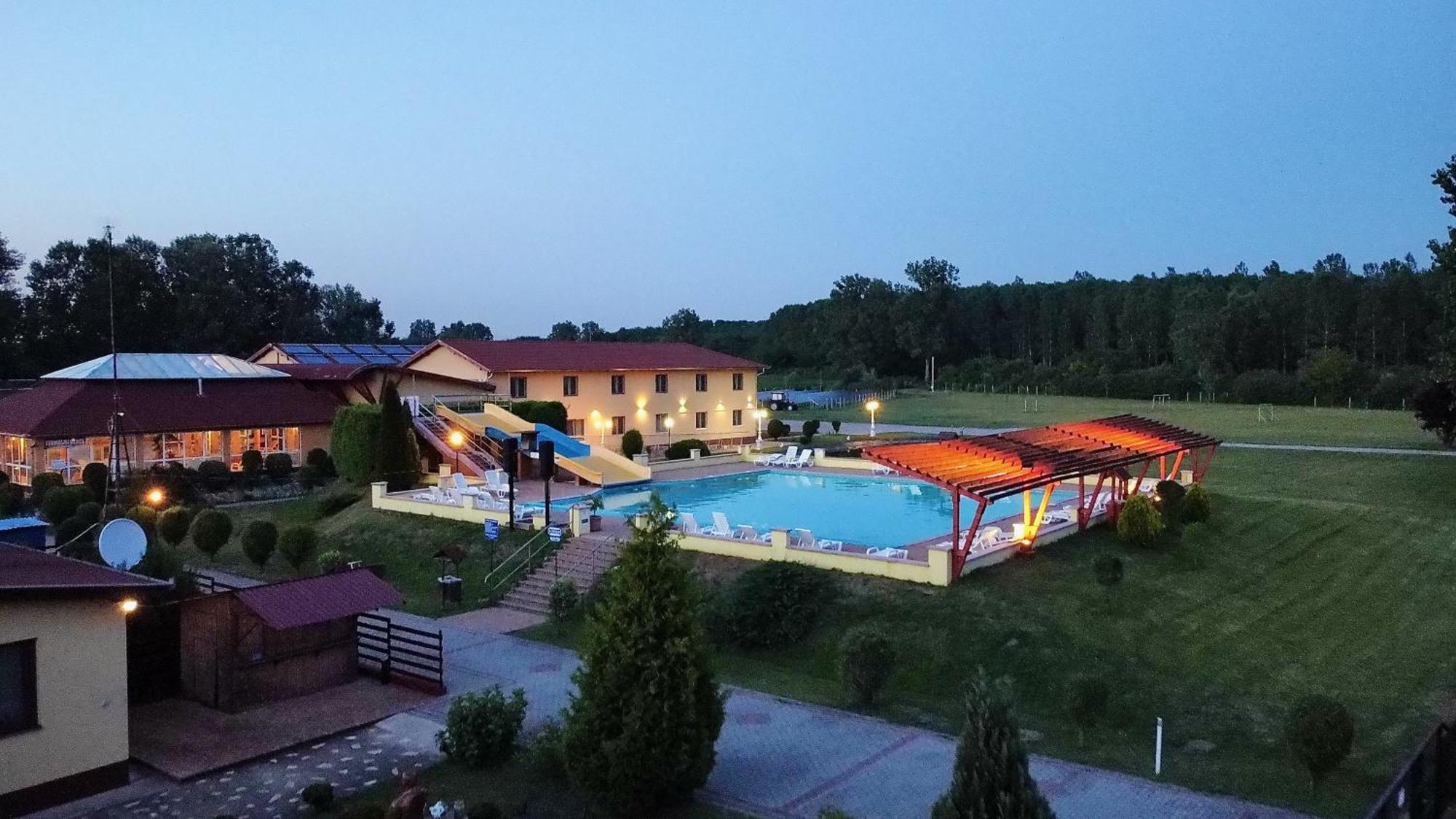 Ligetalja Termal Hotel Peneszlek エクステリア 写真