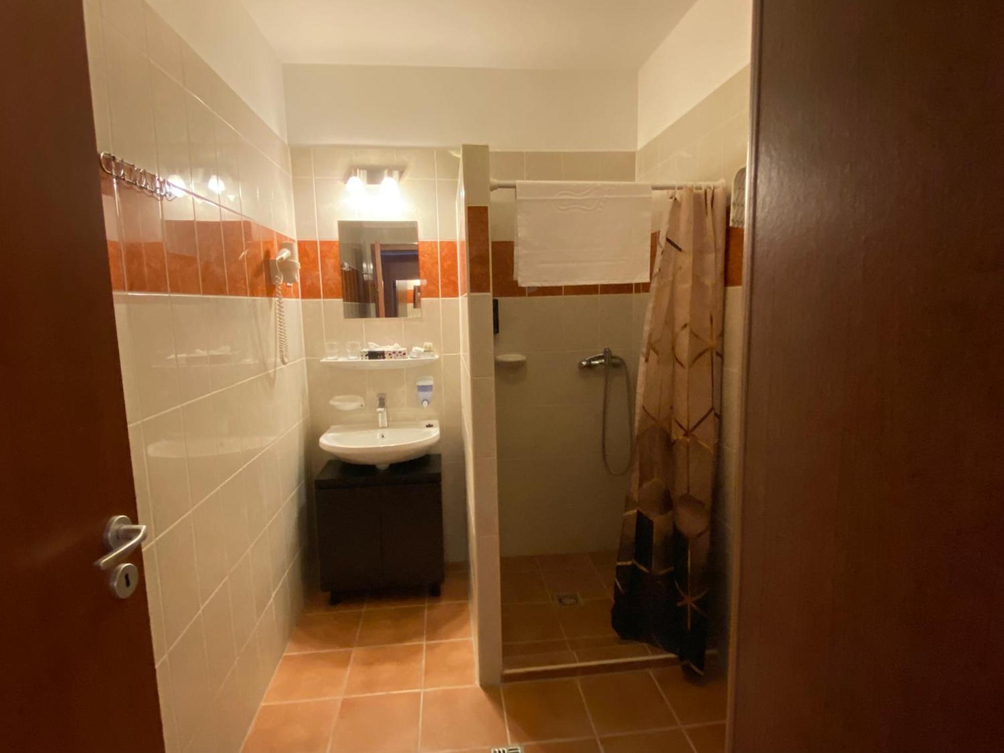 Ligetalja Termal Hotel Peneszlek エクステリア 写真