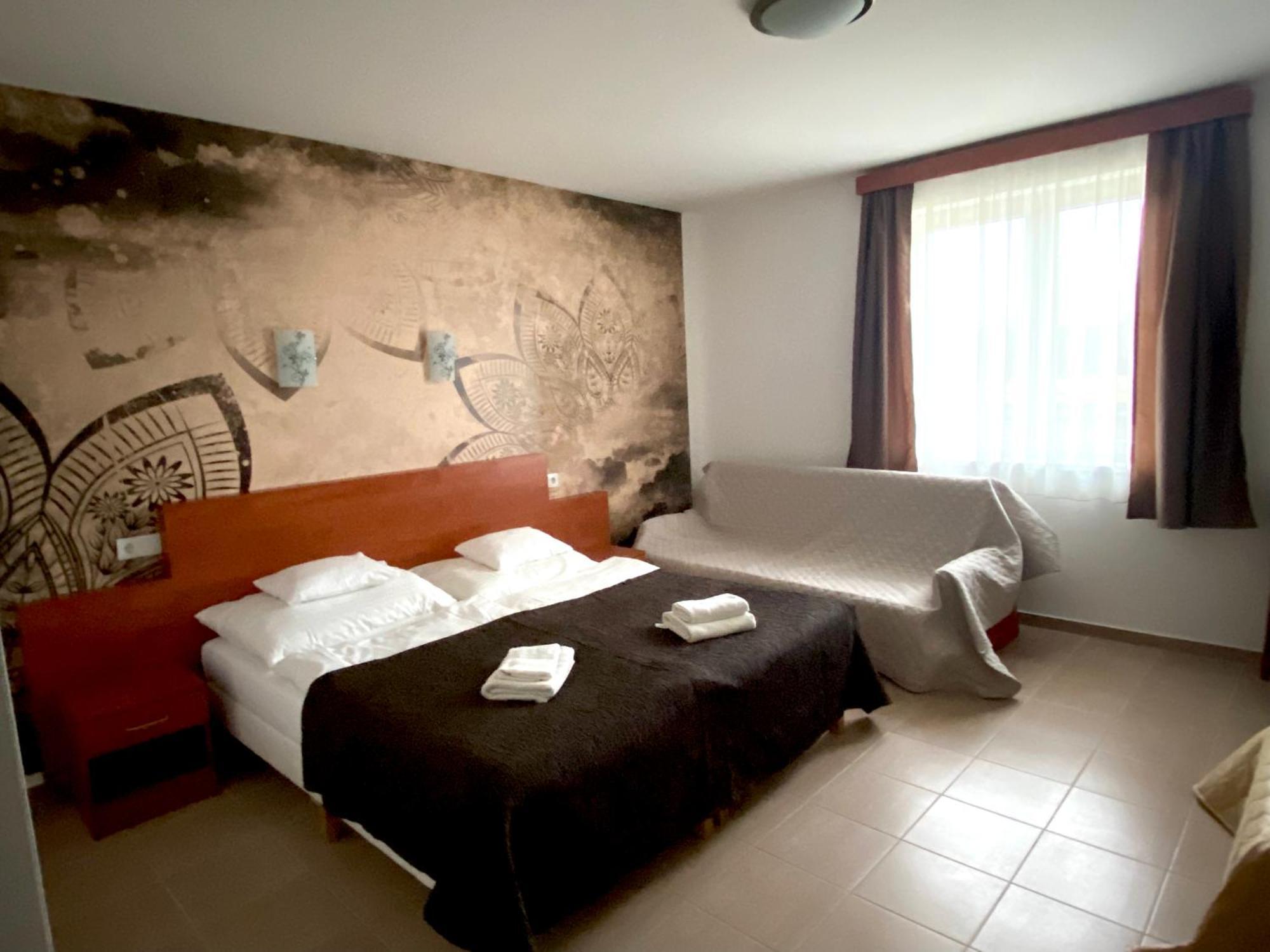 Ligetalja Termal Hotel Peneszlek エクステリア 写真